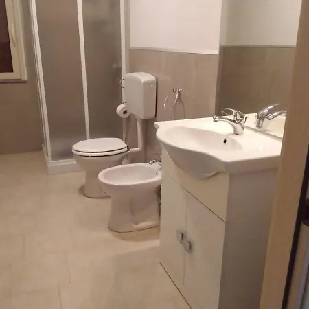 Apartment Casa Vacanze Il Glicine 1 *