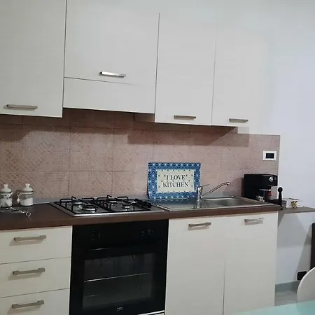 Apartment Casa Vacanze Il Glicine 1 *